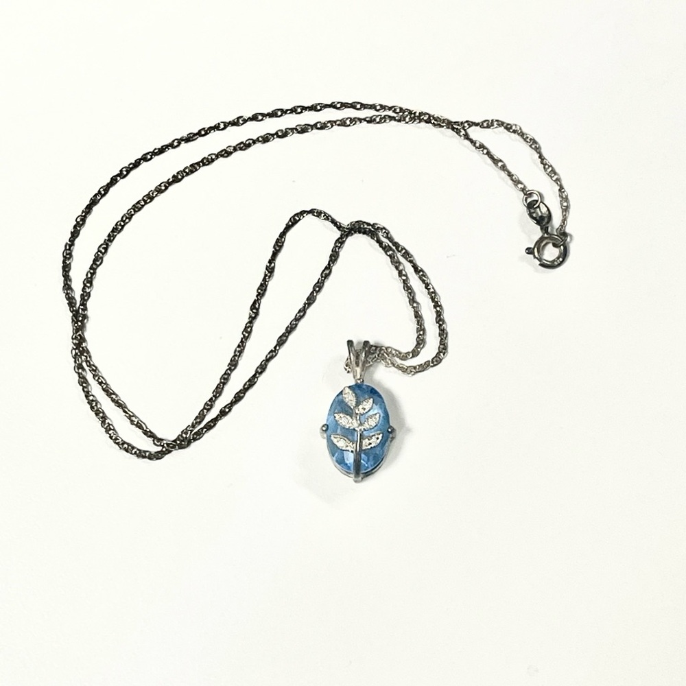 Avon Sterling Silver Blue Stone Leaf Pendant Necklace
